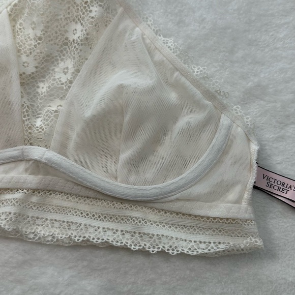 Victoria's Secret Cream Bra with Delicate Lace - Picture 10 of 10